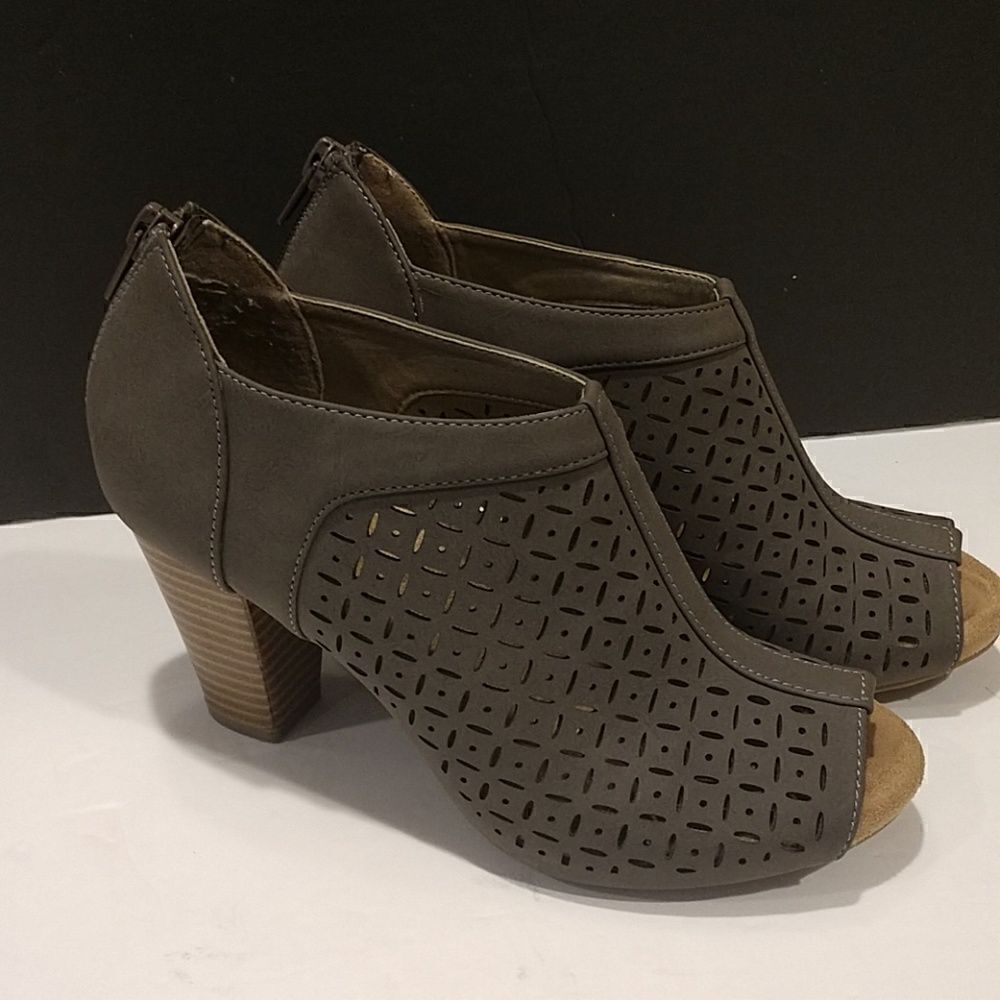 👍 Giani Bernini Open toe Booties. S1